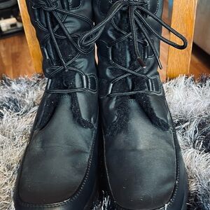 Totes Cathy waterproof all weather faux fur lined lace up rain/snow winter boots